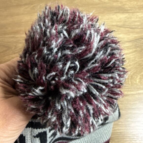 Burton Beanie Hat Pom Skiing Snowboarding Mountain Slope Sports Outdoor Gear - Picture 3 of 5